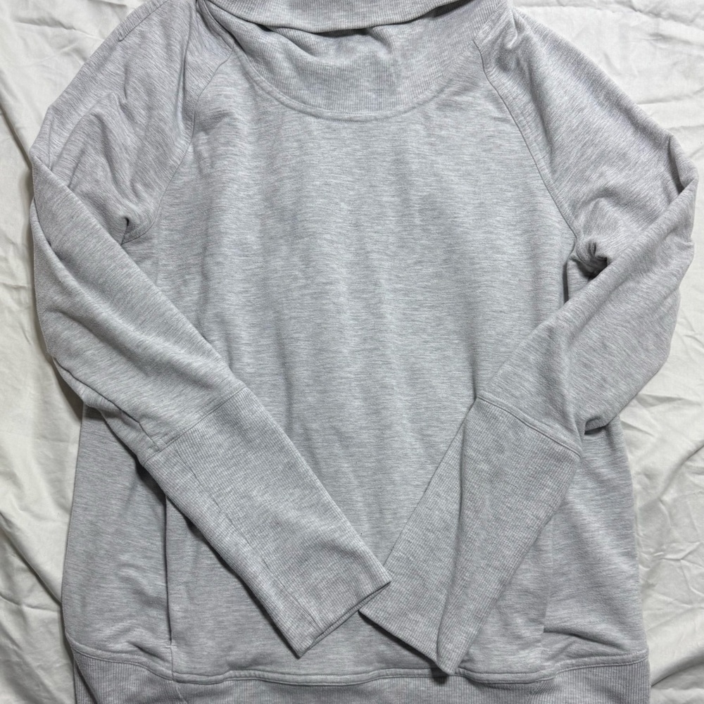 Lululemon Women’s Gray Sweatshirt with pocket